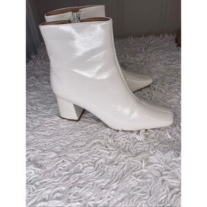 Journee Collection Women's Haylinn BootieAnkle Boots White 7.5